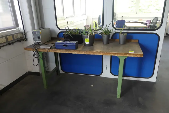 Werkbank ohne Inhalt Maße in cm ca. 200 x 72 x 85